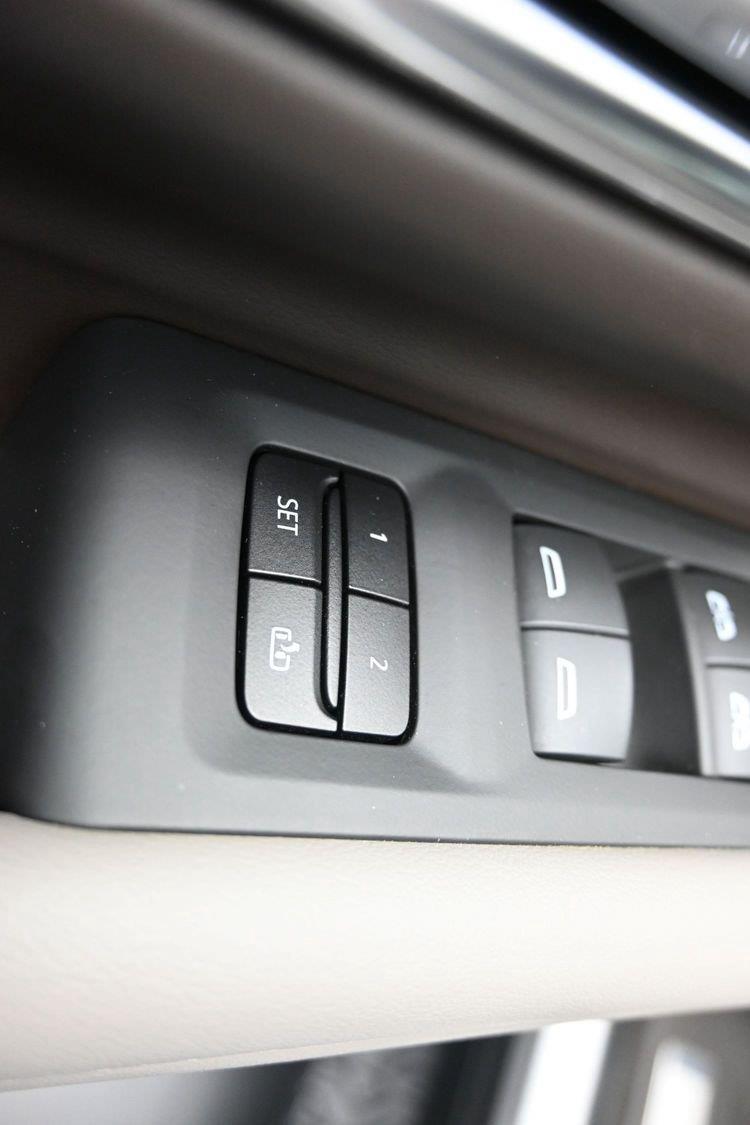 Used 2024 Summit White Chevrolet Z71 image 23