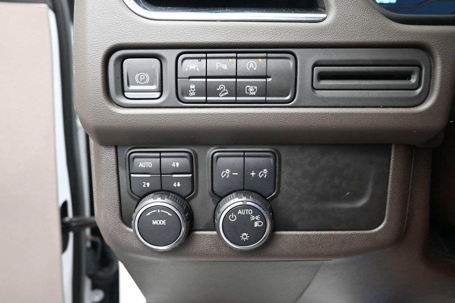 Used 2024 Summit White Chevrolet Z71 image 26