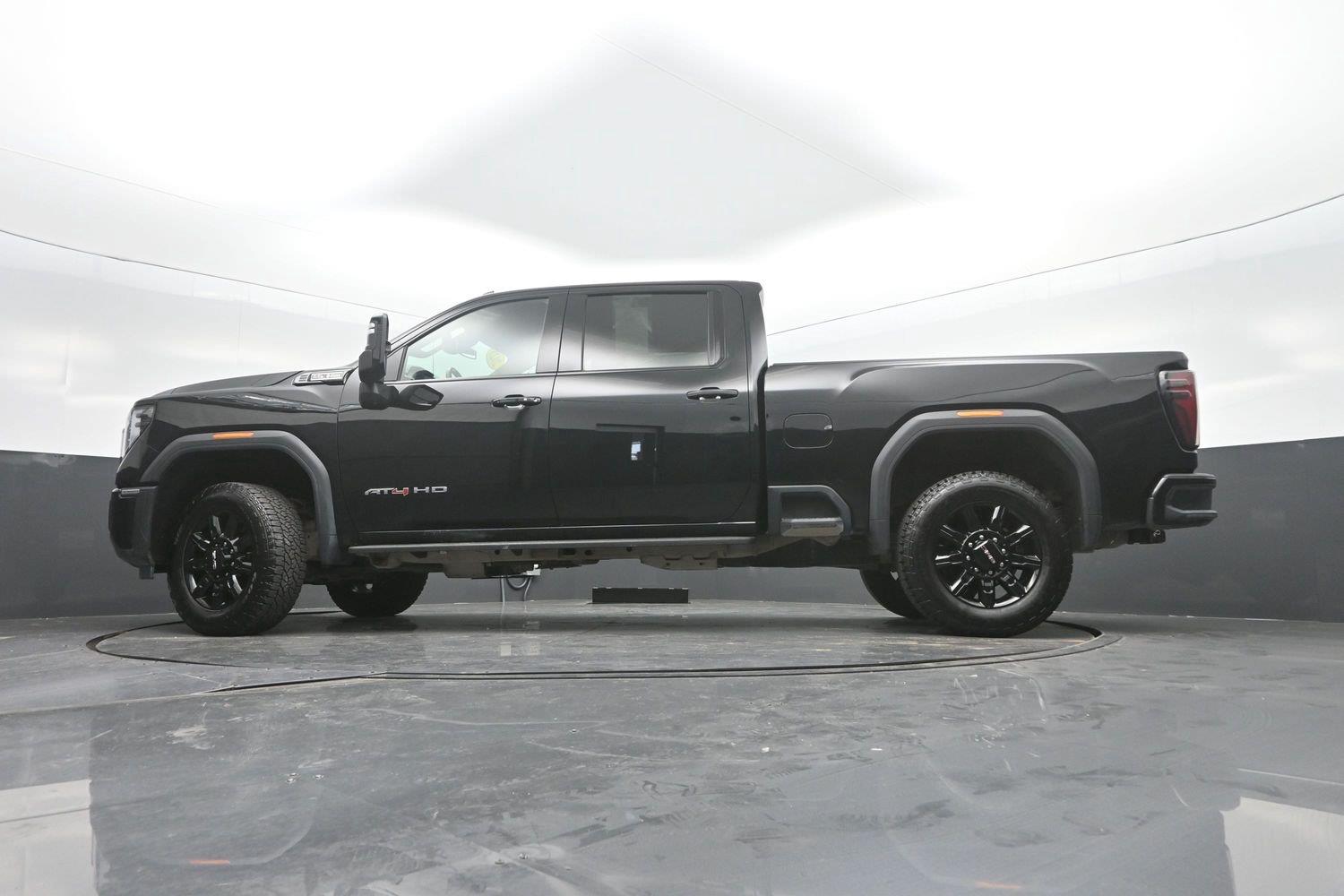 Used 2025 Onyx Black GMC AT4 image 39