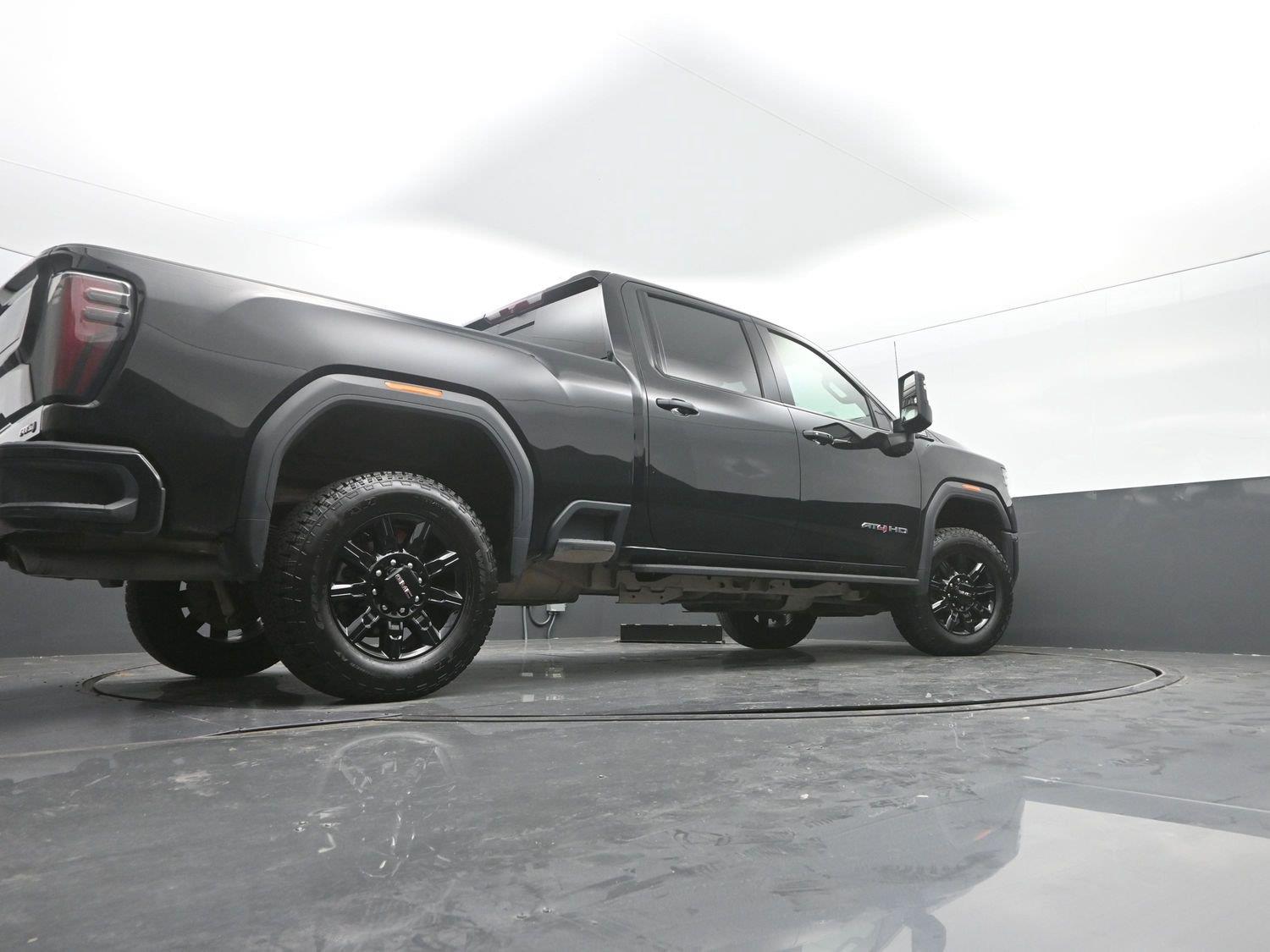 Used 2025 Onyx Black GMC AT4 image 40
