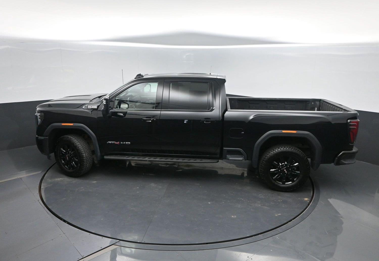 Used 2025 Onyx Black GMC AT4 image 43