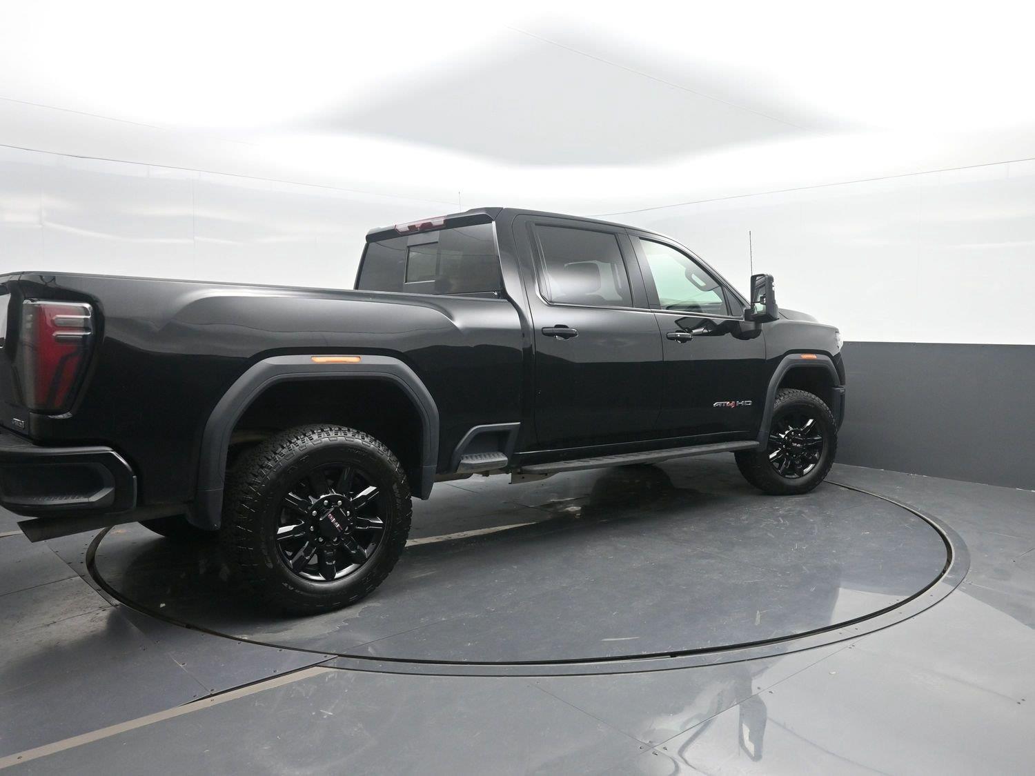 Used 2025 Onyx Black GMC AT4 image 2