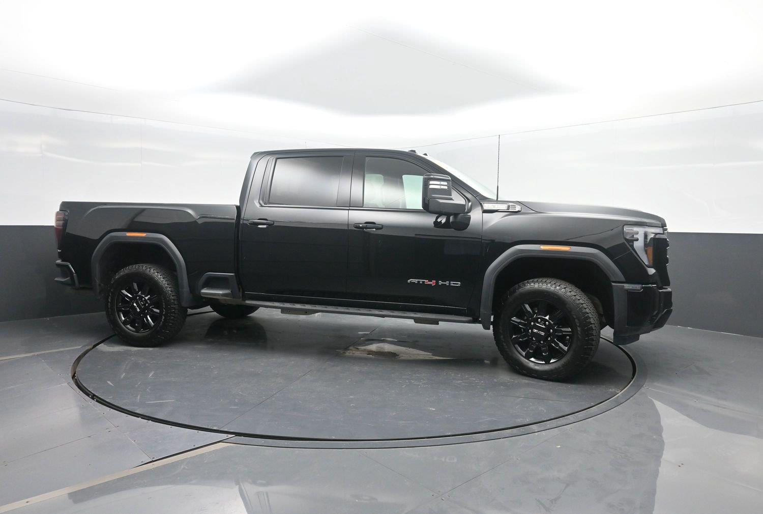 Used 2025 Onyx Black GMC AT4 image 3