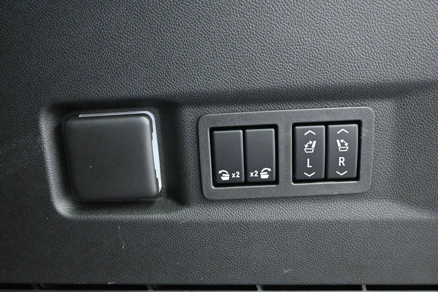 Used 2024 Sterling Gray Metallic Chevrolet Premier image 21