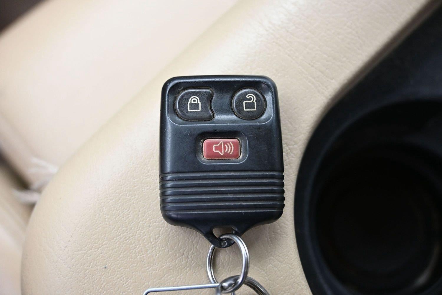Used 2008 Oxford White Clearcoat Ford Lariat image 20