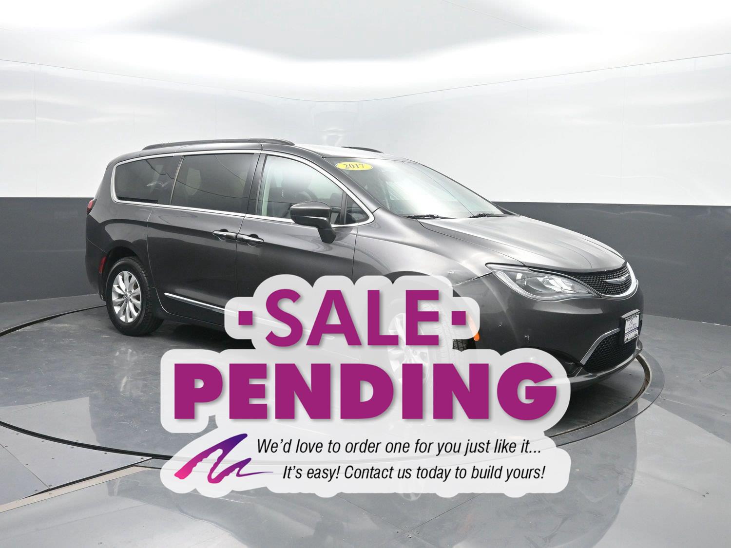 Used 2017 Granite Crystal Metallic Clearcoat Chrysler Touring-L image 4