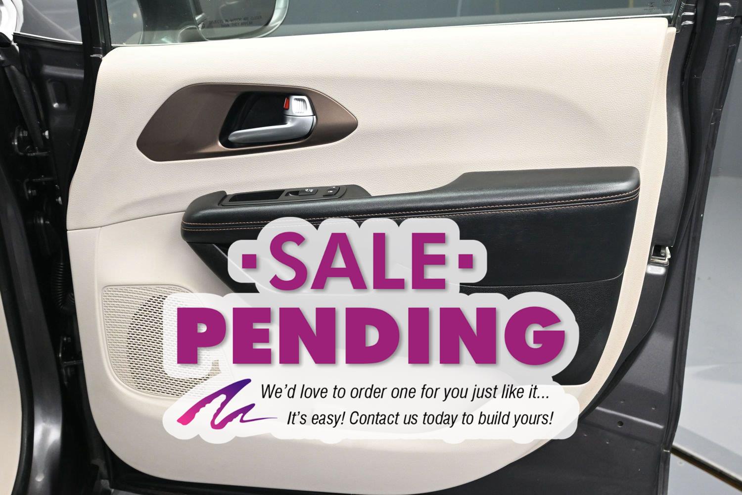 Used 2017 Granite Crystal Metallic Clearcoat Chrysler Touring-L image 7