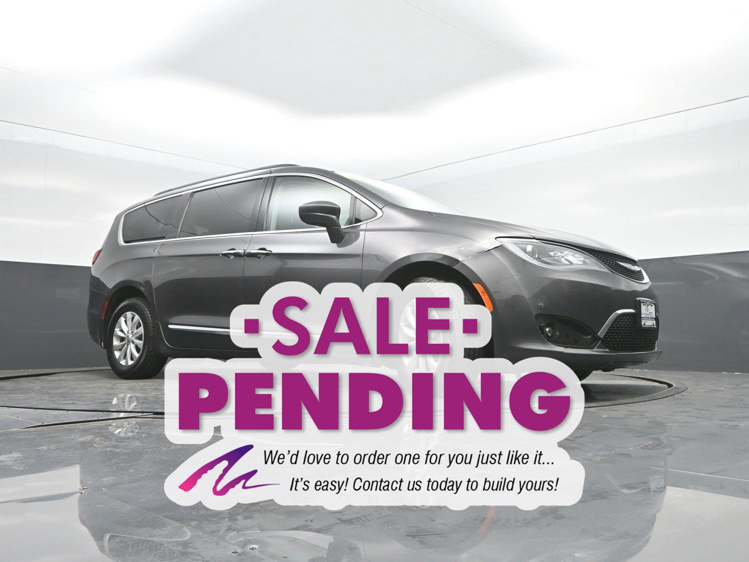 Used 2017 Granite Crystal Metallic Clearcoat Chrysler Touring-L image 32