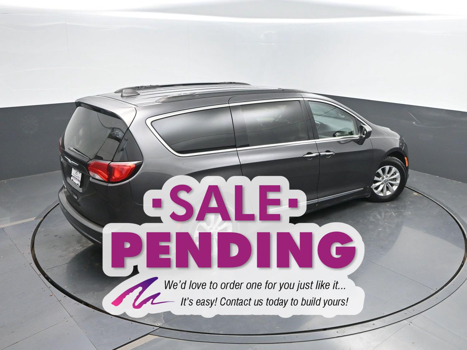 Used 2017 Granite Crystal Metallic Clearcoat Chrysler Touring-L image 35