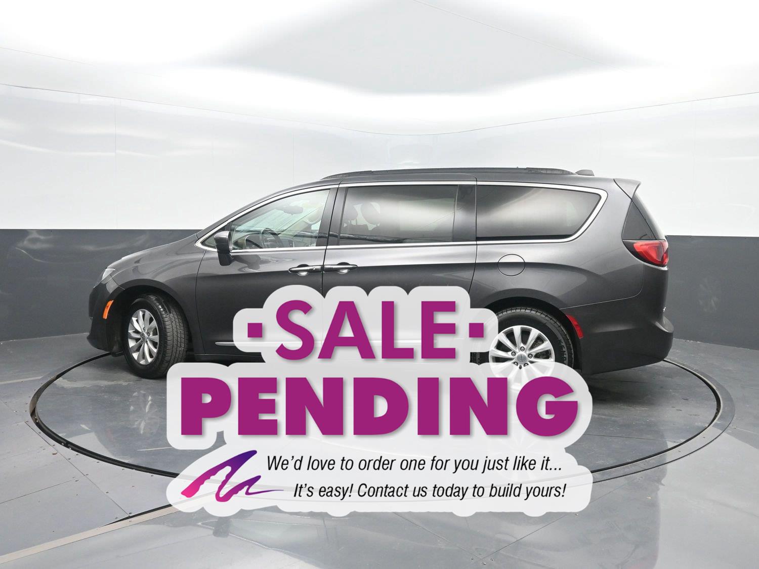 Used 2017 Granite Crystal Metallic Clearcoat Chrysler Touring-L image 37