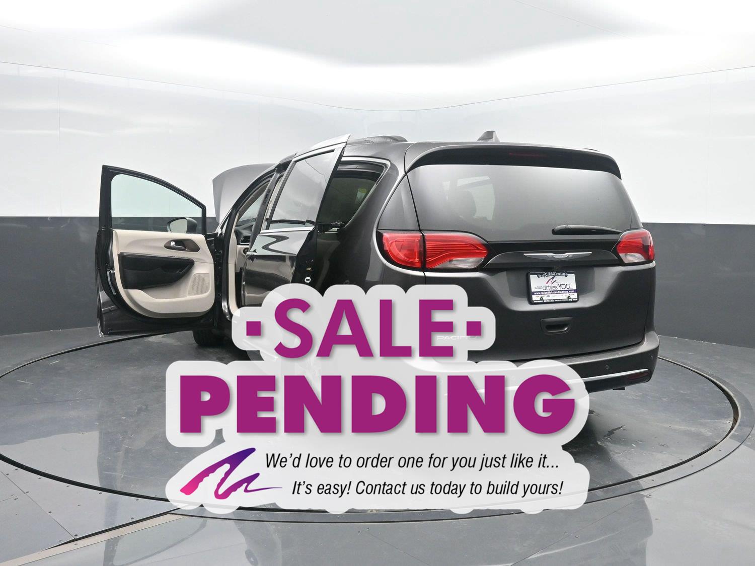 Used 2017 Granite Crystal Metallic Clearcoat Chrysler Touring-L image 43