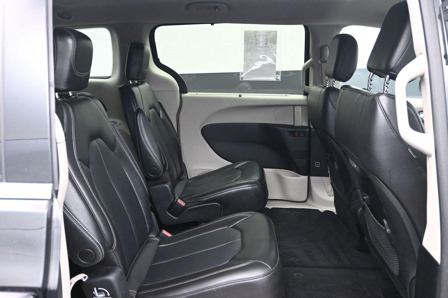 Used 2023 Brilliant Black Crystal Pearlcoat Chrysler Touring L image 11