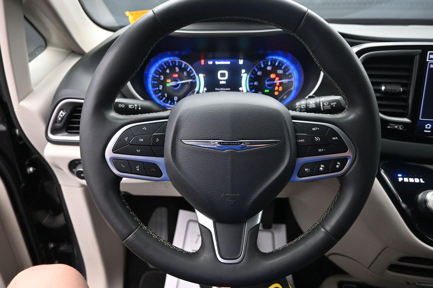 Used 2023 Brilliant Black Crystal Pearlcoat Chrysler Touring L image 21