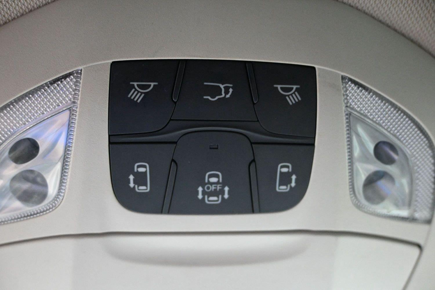 Used 2023 Brilliant Black Crystal Pearlcoat Chrysler Touring L image 30