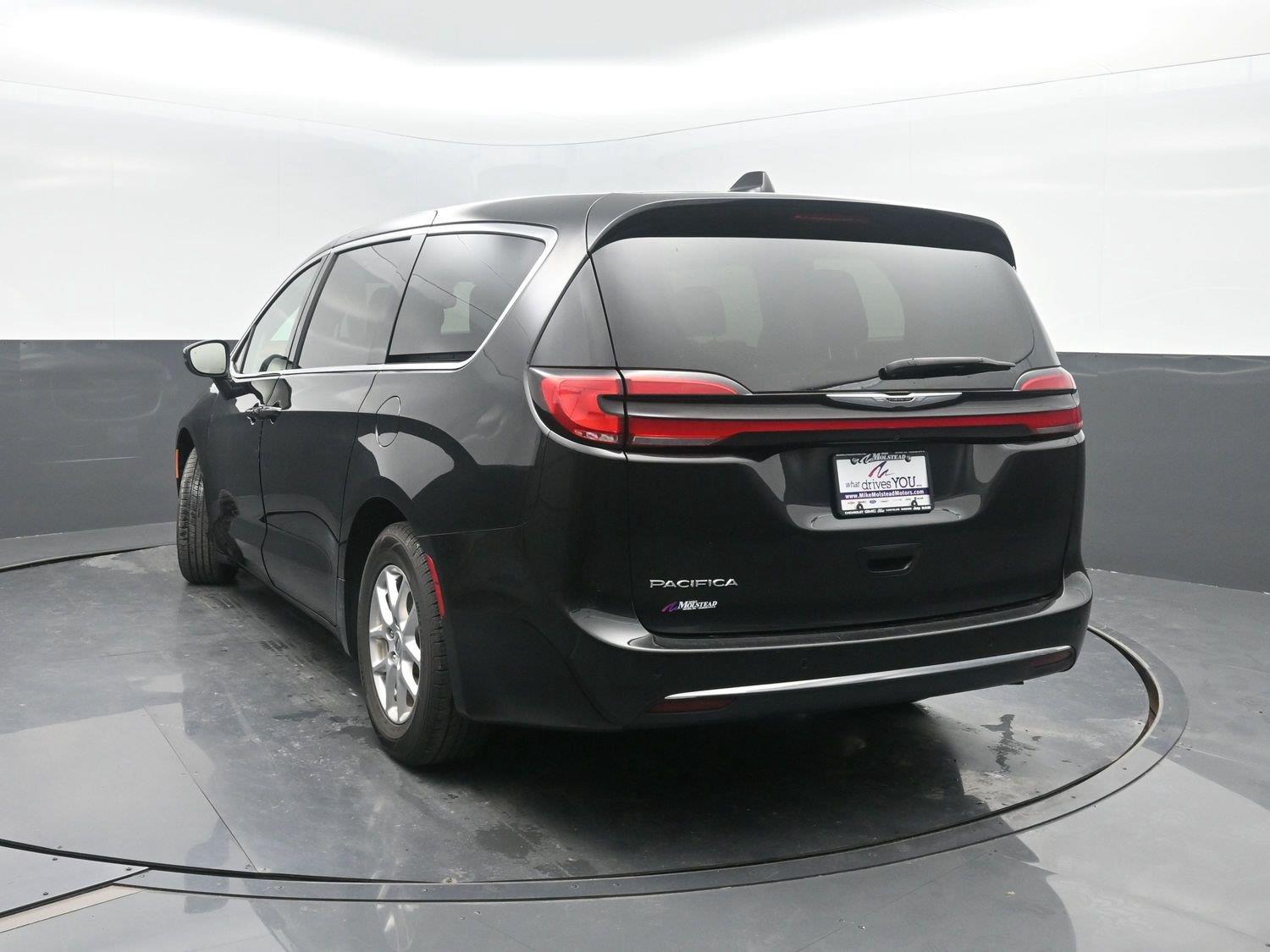 Used 2023 Brilliant Black Crystal Pearlcoat Chrysler Touring L image 41