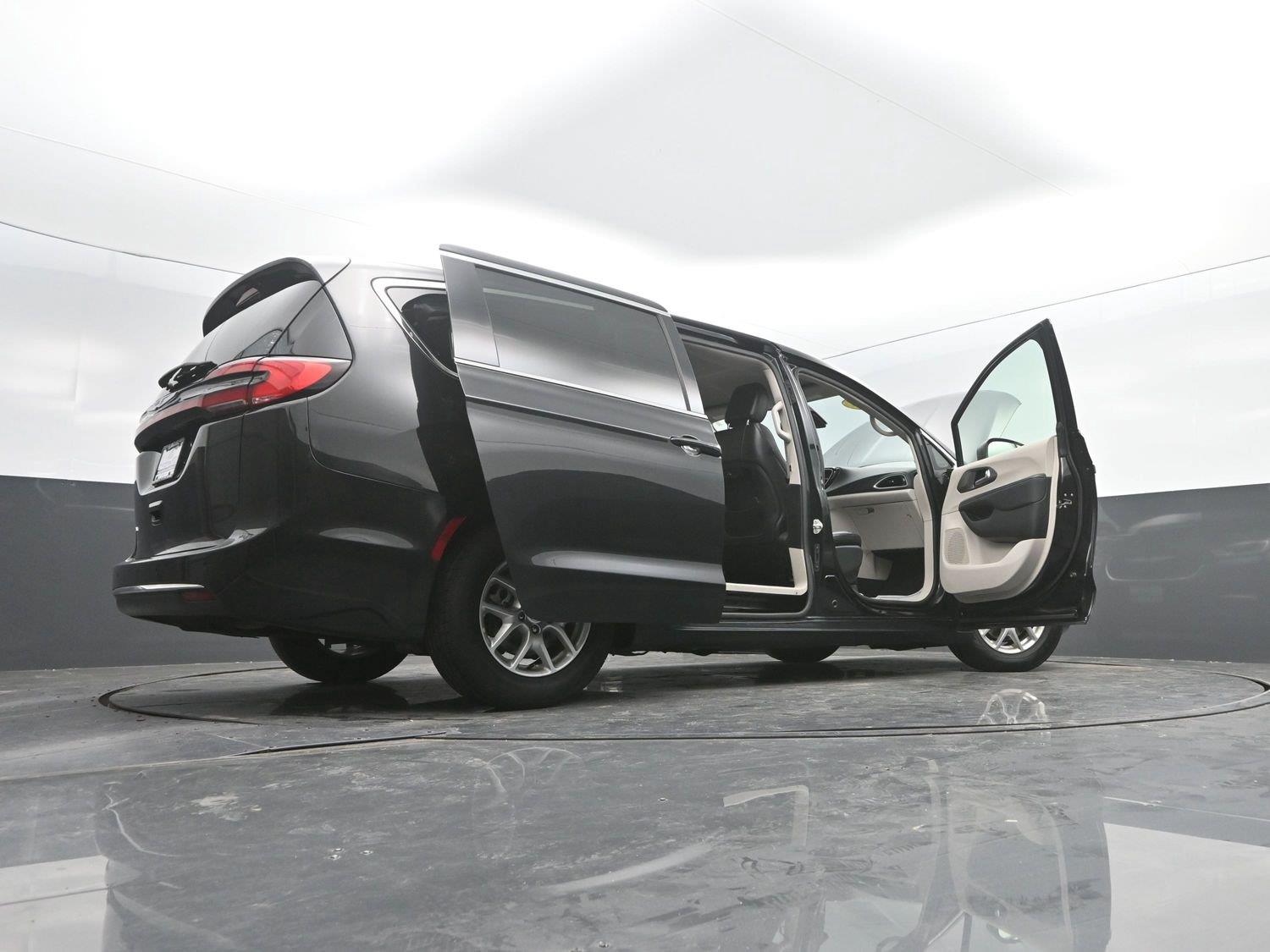 Used 2023 Brilliant Black Crystal Pearlcoat Chrysler Touring L image 47