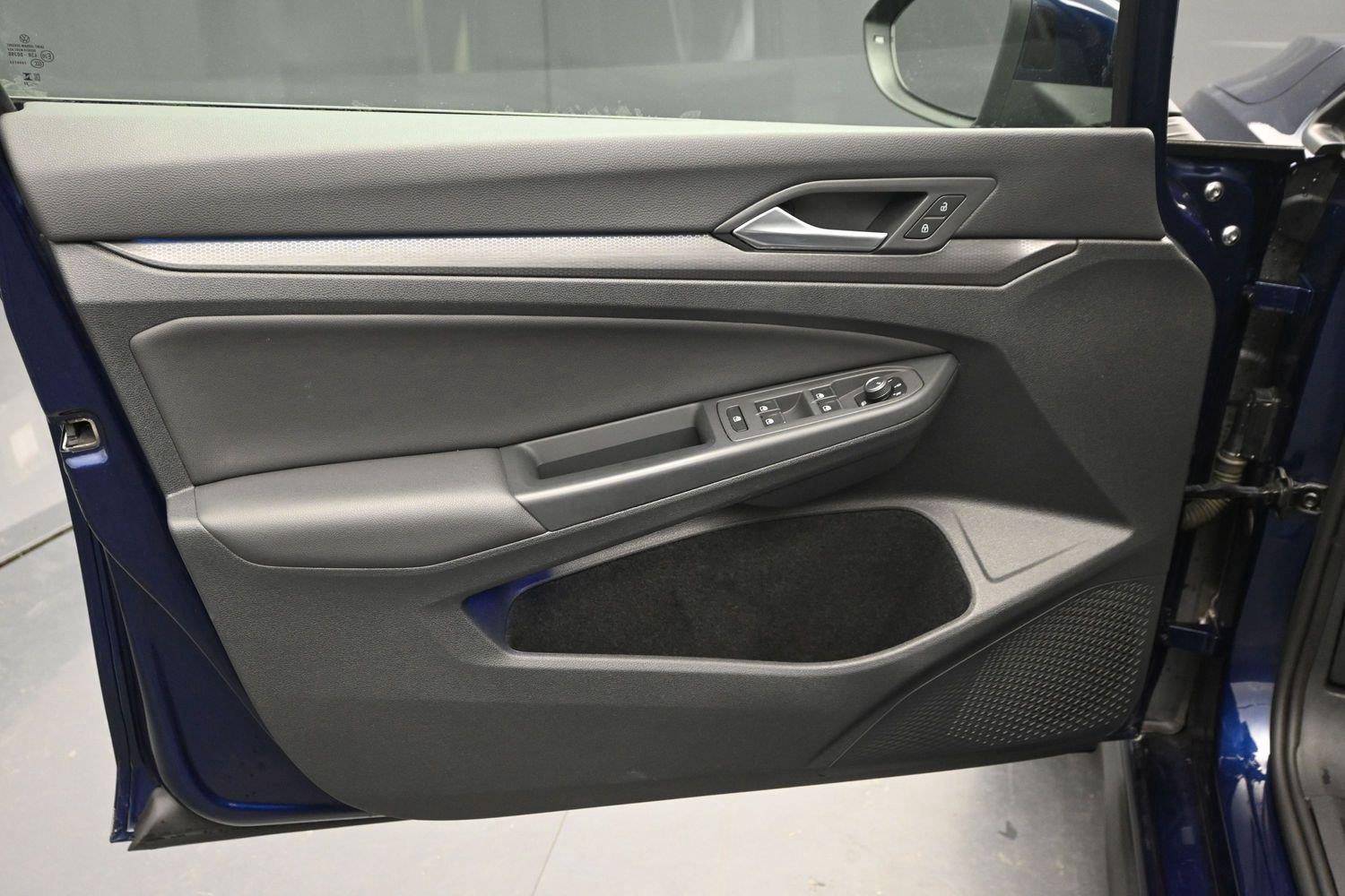 Used 2023 Atlantic Blue Metallic Volkswagen SE image 14