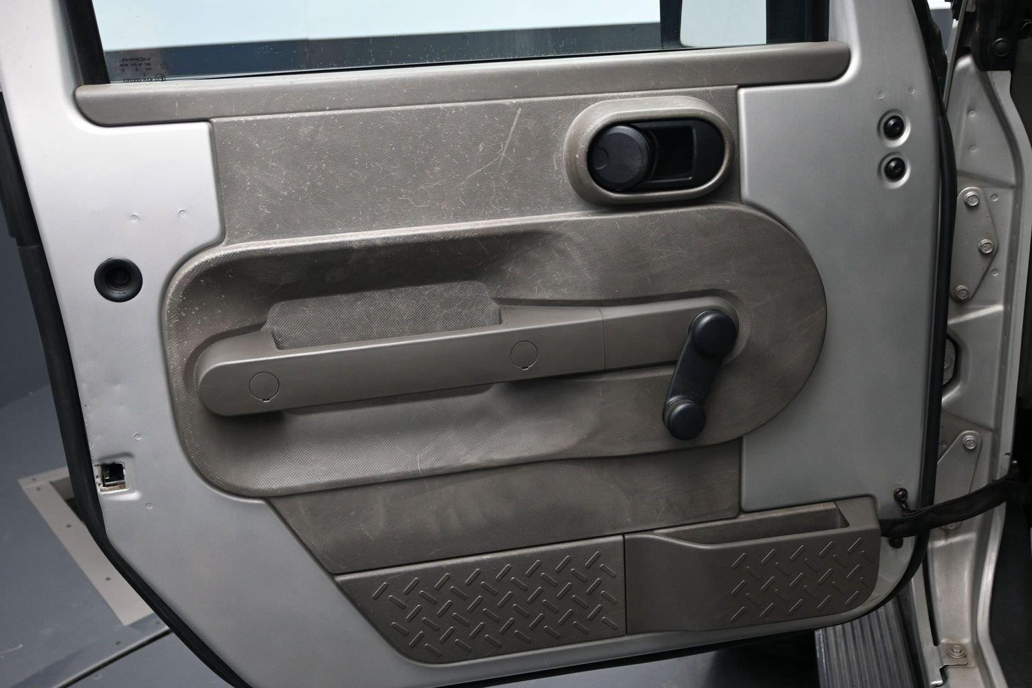 Used 2007 Bright Silver Metallic Jeep Unlimited X image 14