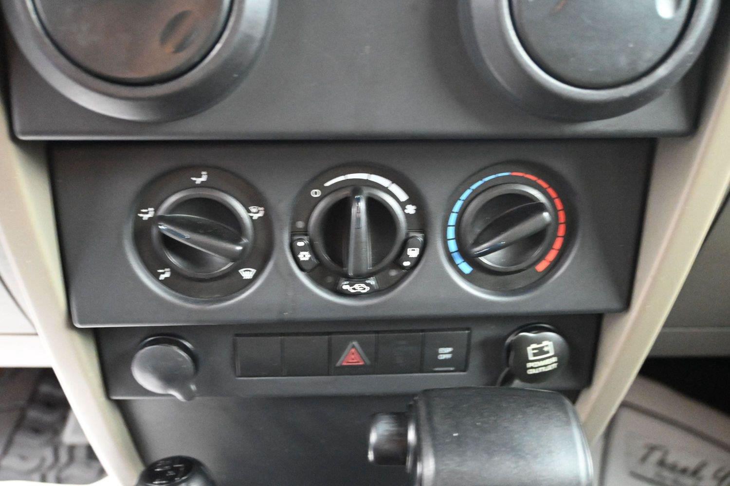 Used 2007 Bright Silver Metallic Jeep Unlimited X image 21
