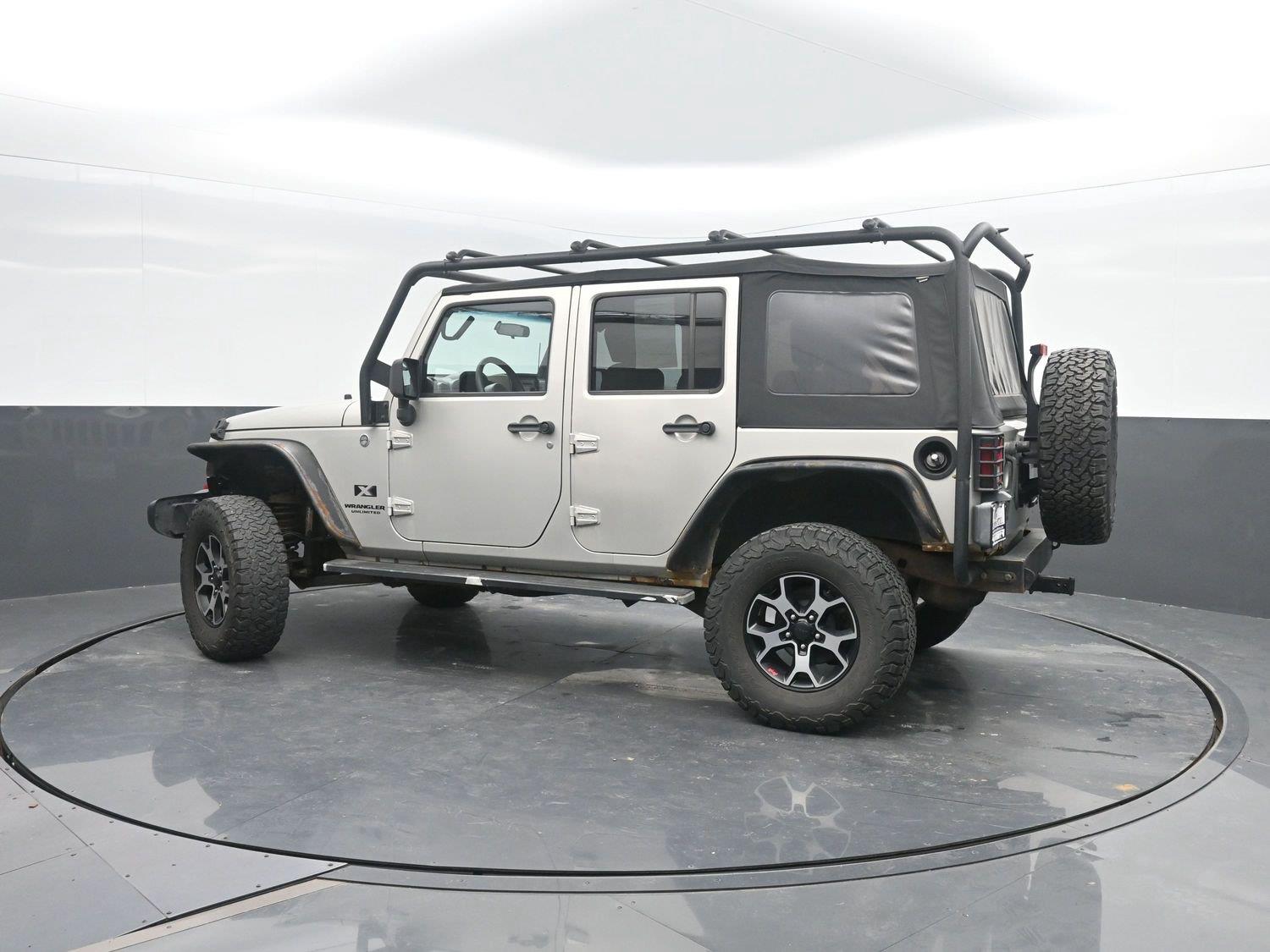 Used 2007 Bright Silver Metallic Jeep Unlimited X image 30