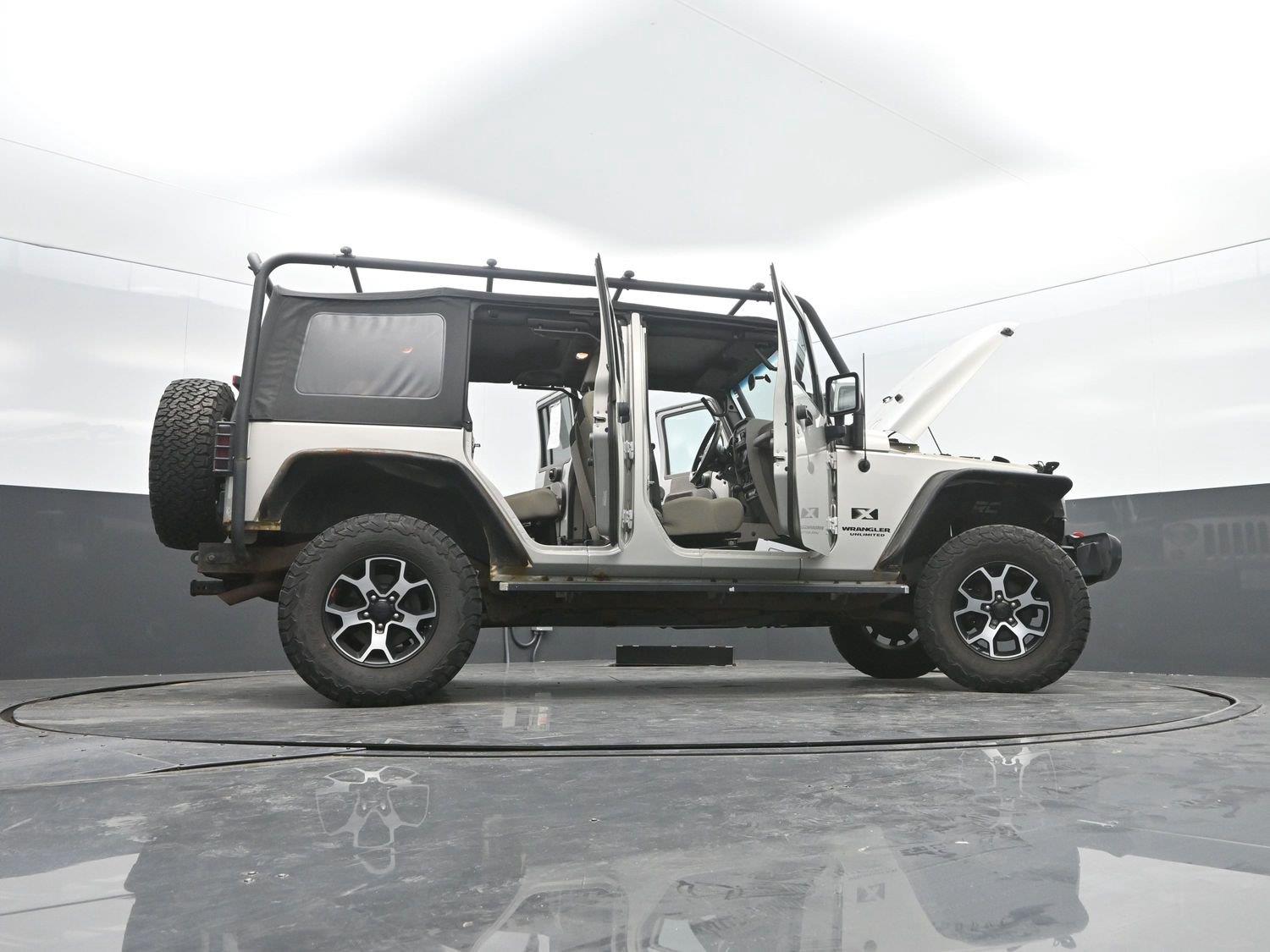 Used 2007 Bright Silver Metallic Jeep Unlimited X image 40