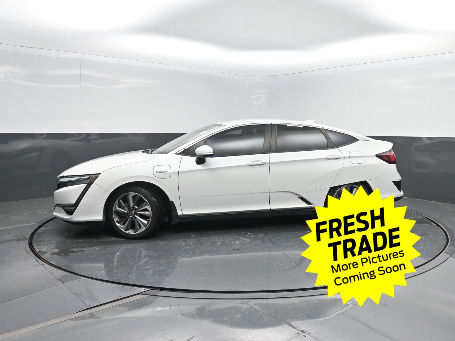 Platinum White Pearl 2018 Honda Clarity Hybrid Plug-In Sedan Front-Wheel Drive Continuously Variable Transmission