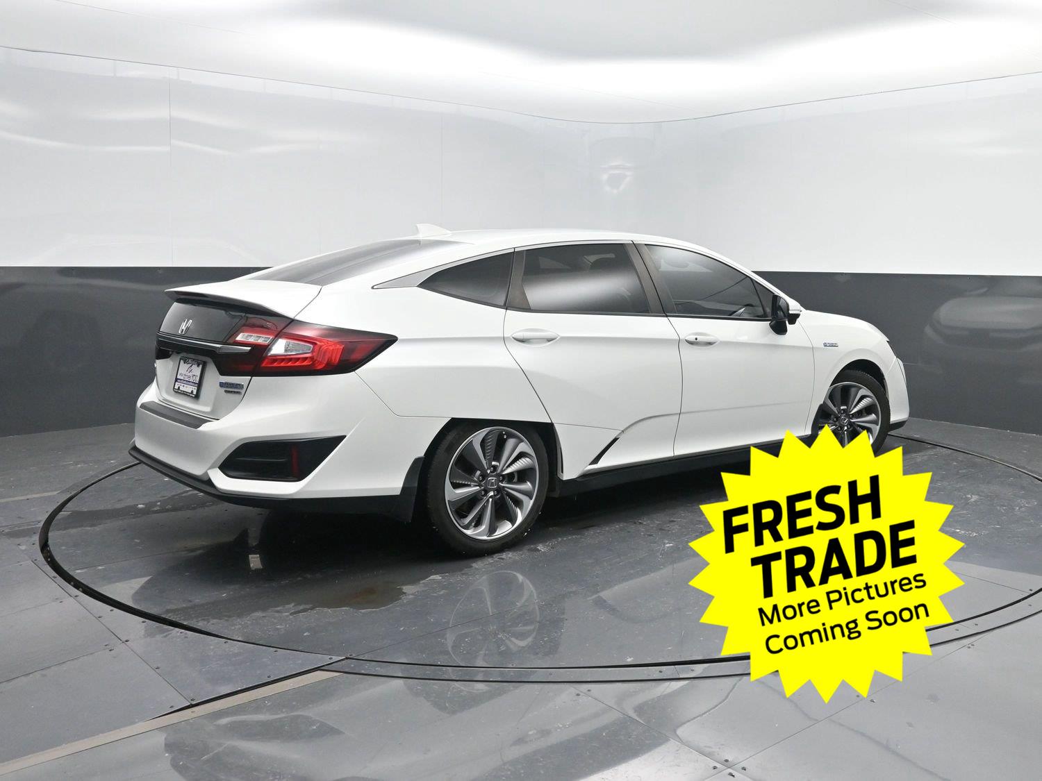 Platinum White Pearl 2018 Honda Clarity Hybrid Plug-In Sedan Front-Wheel Drive Continuously Variable Transmission