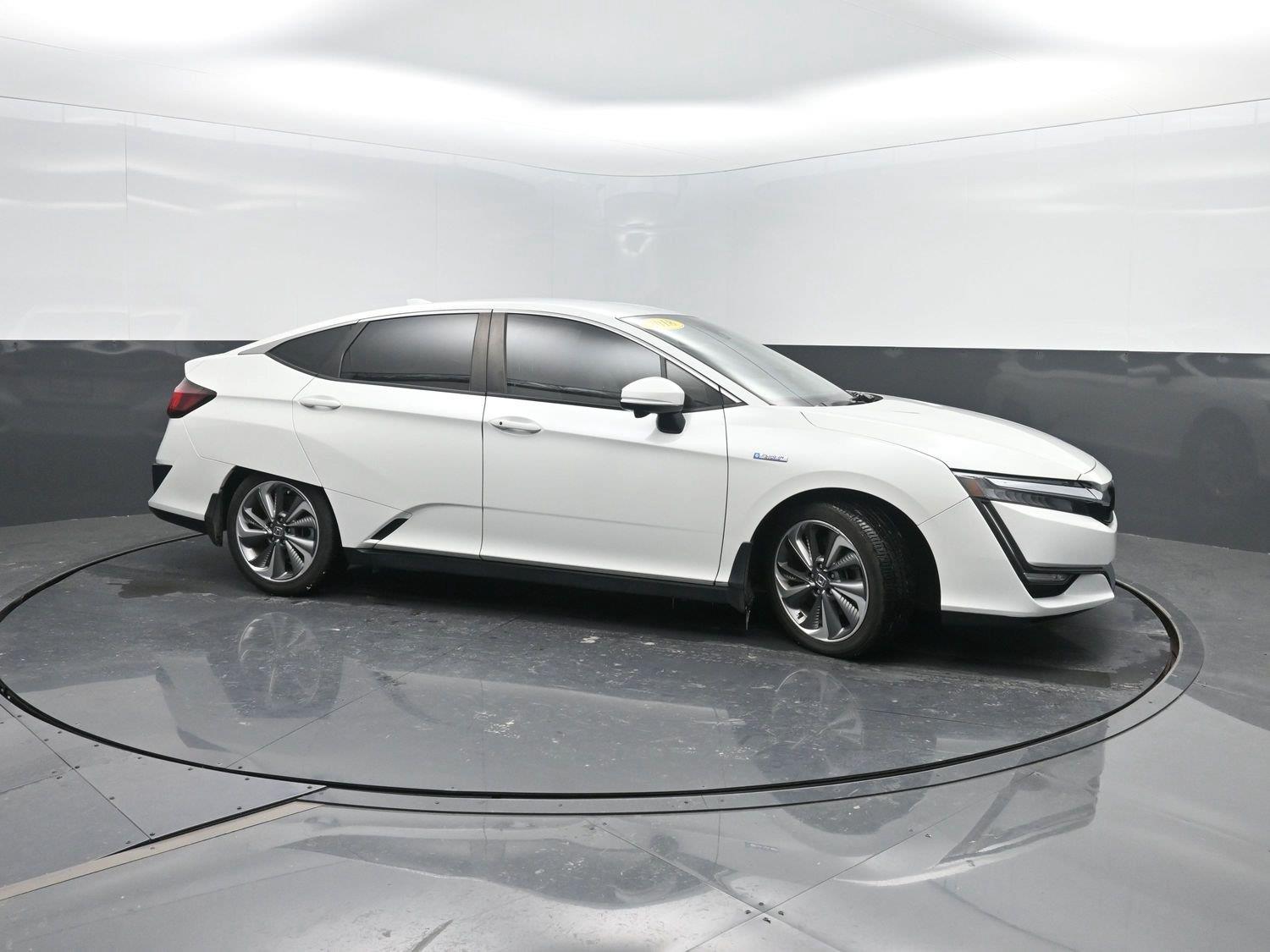 Used 2018 Platinum White Pearl Honda Touring image 4