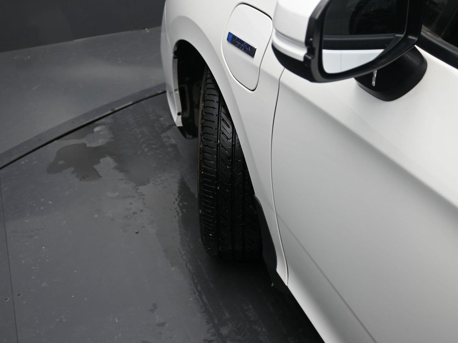 Used 2018 Platinum White Pearl Honda Touring image 6