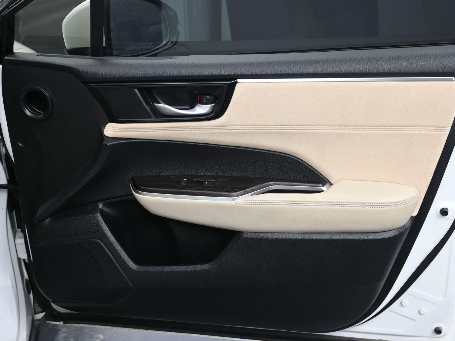 Used 2018 Platinum White Pearl Honda Touring image 9