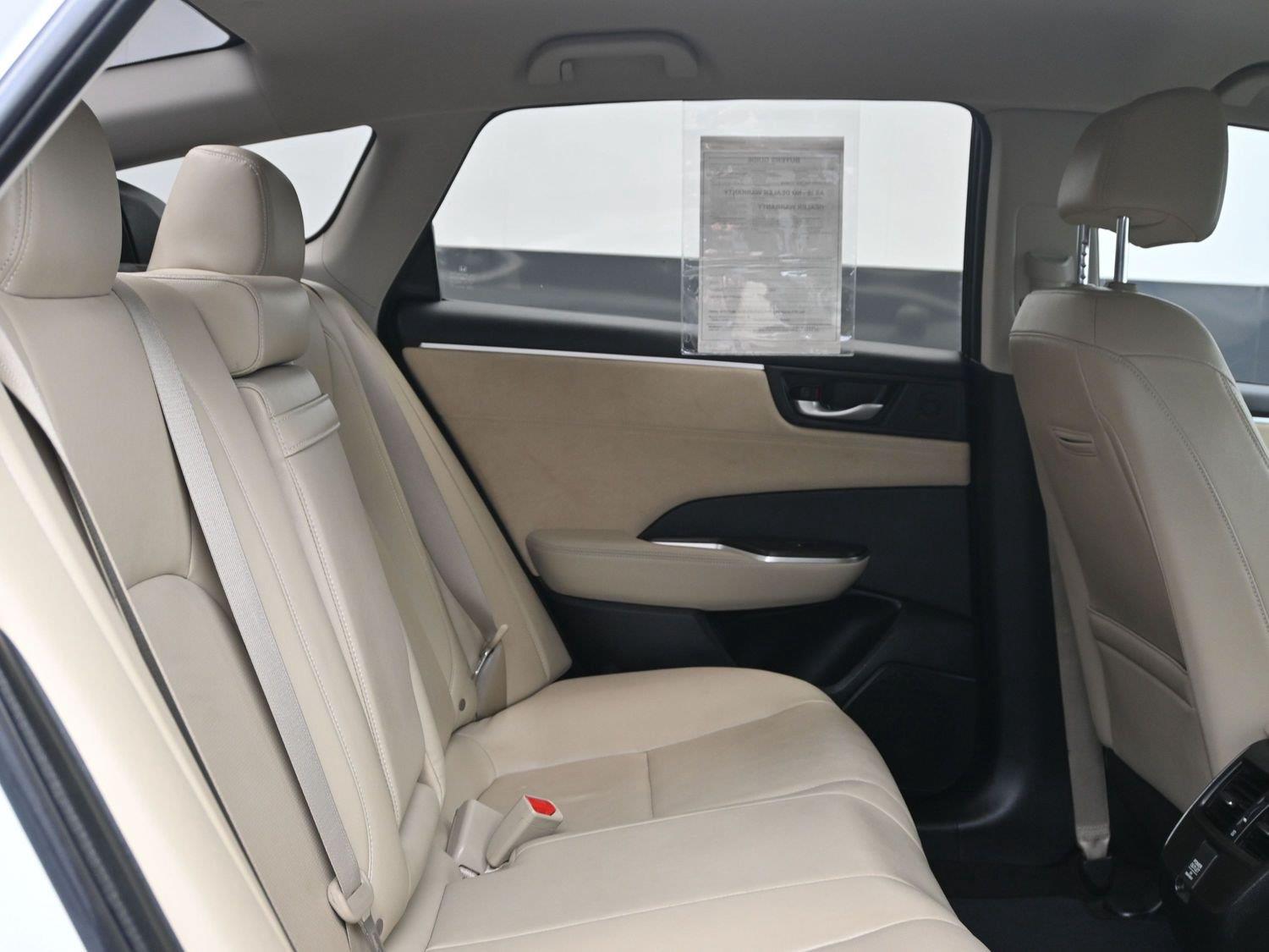 Used 2018 Platinum White Pearl Honda Touring image 13