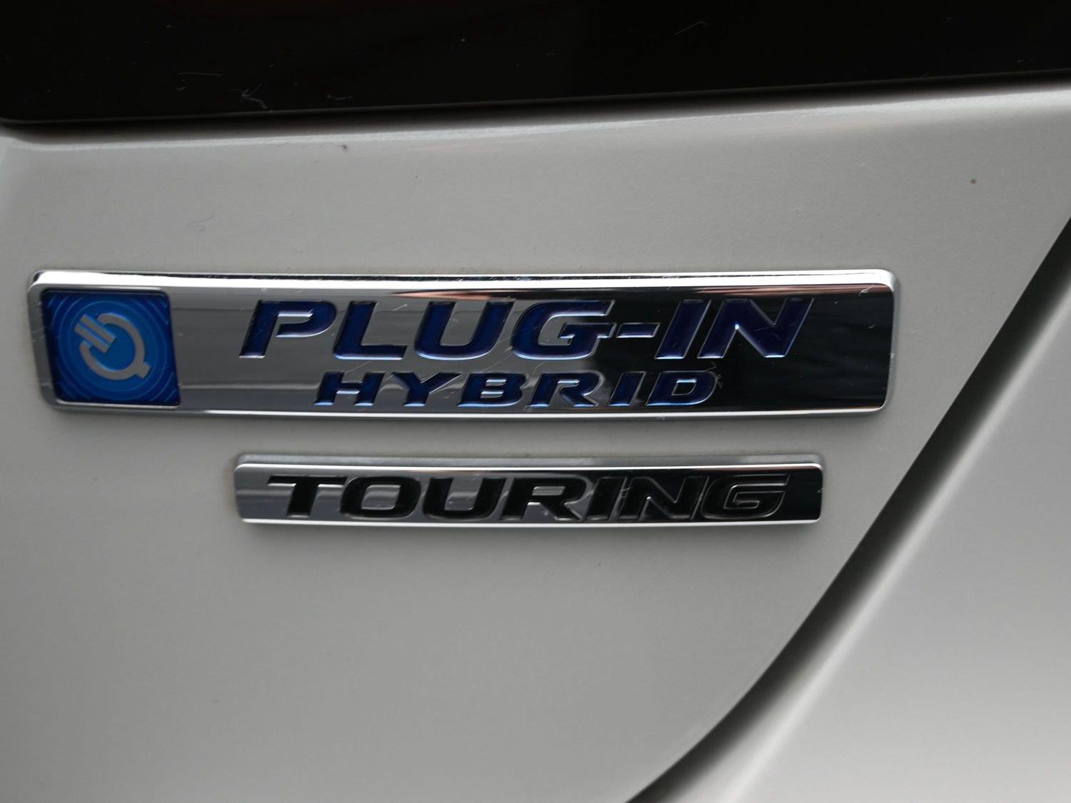 Used 2018 Platinum White Pearl Honda Touring image 15
