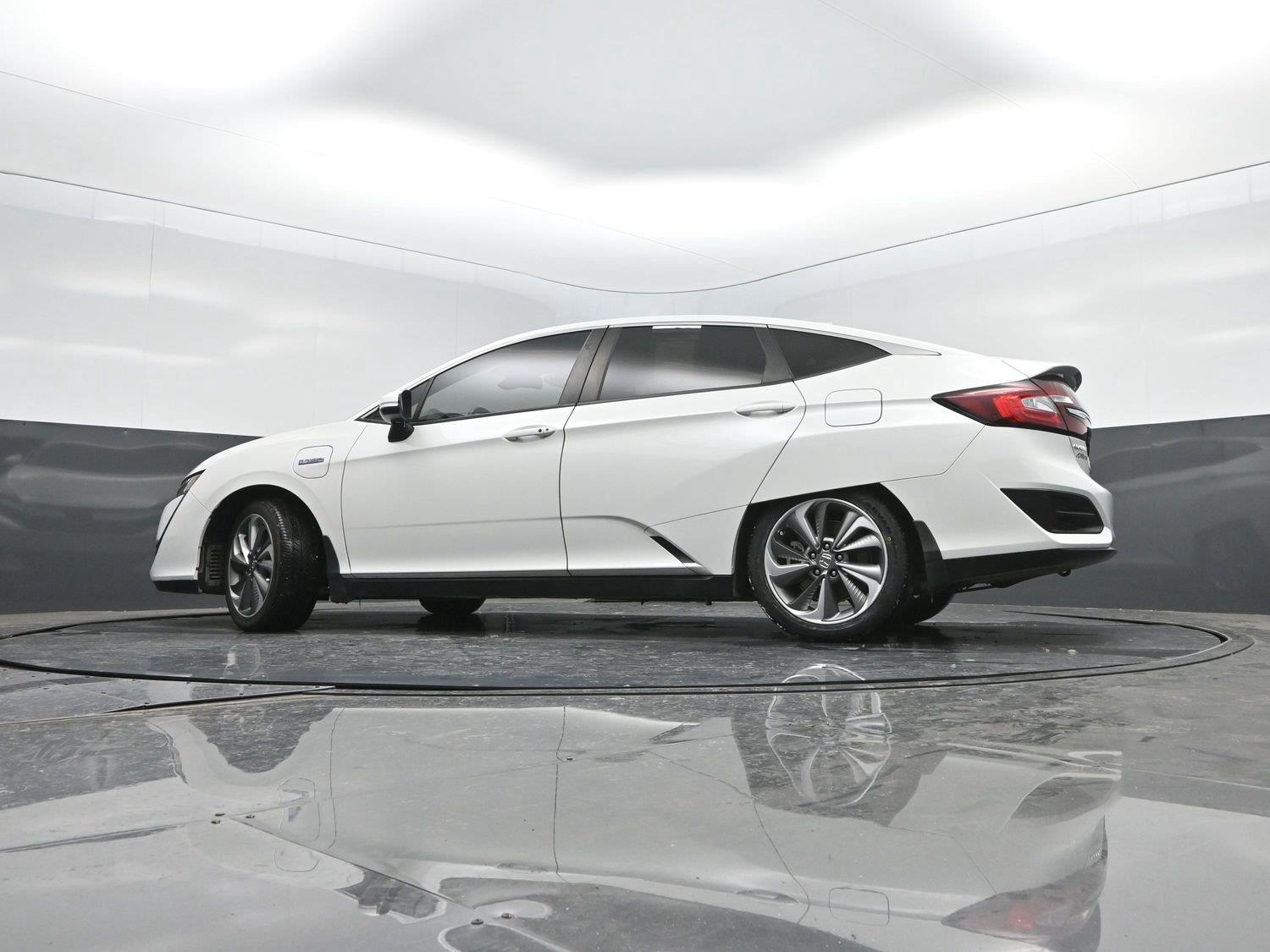 Used 2018 Platinum White Pearl Honda Touring image 34
