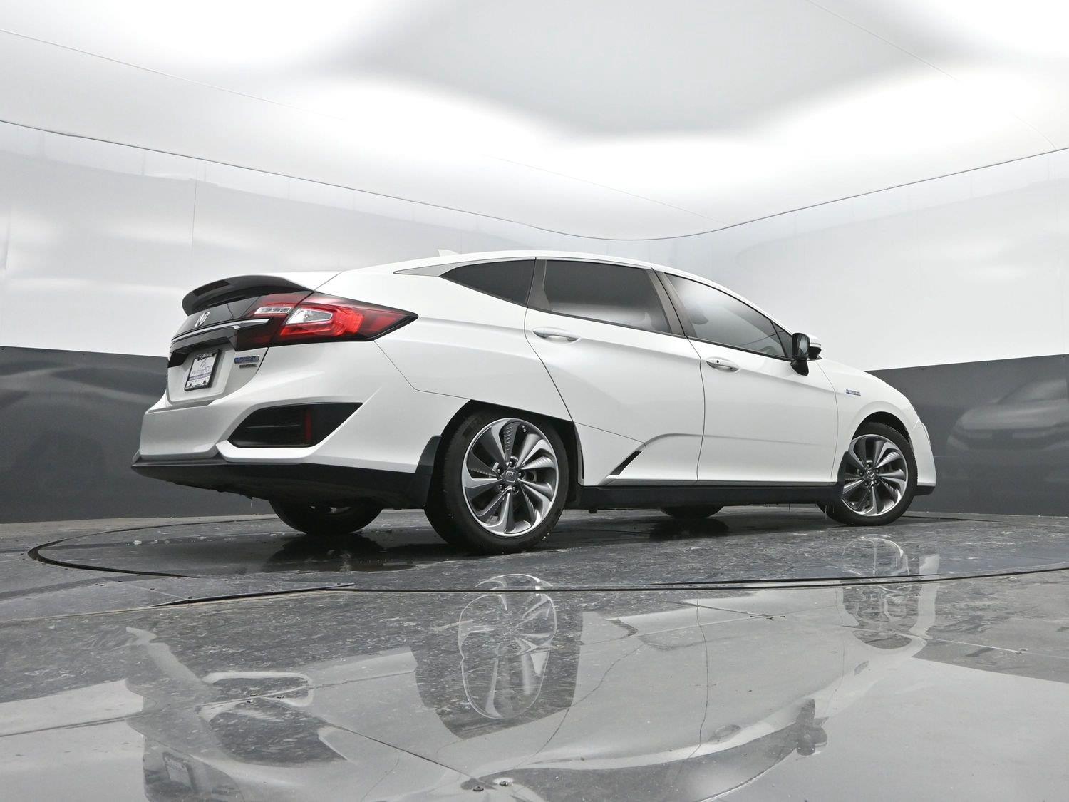 Used 2018 Platinum White Pearl Honda Touring image 35