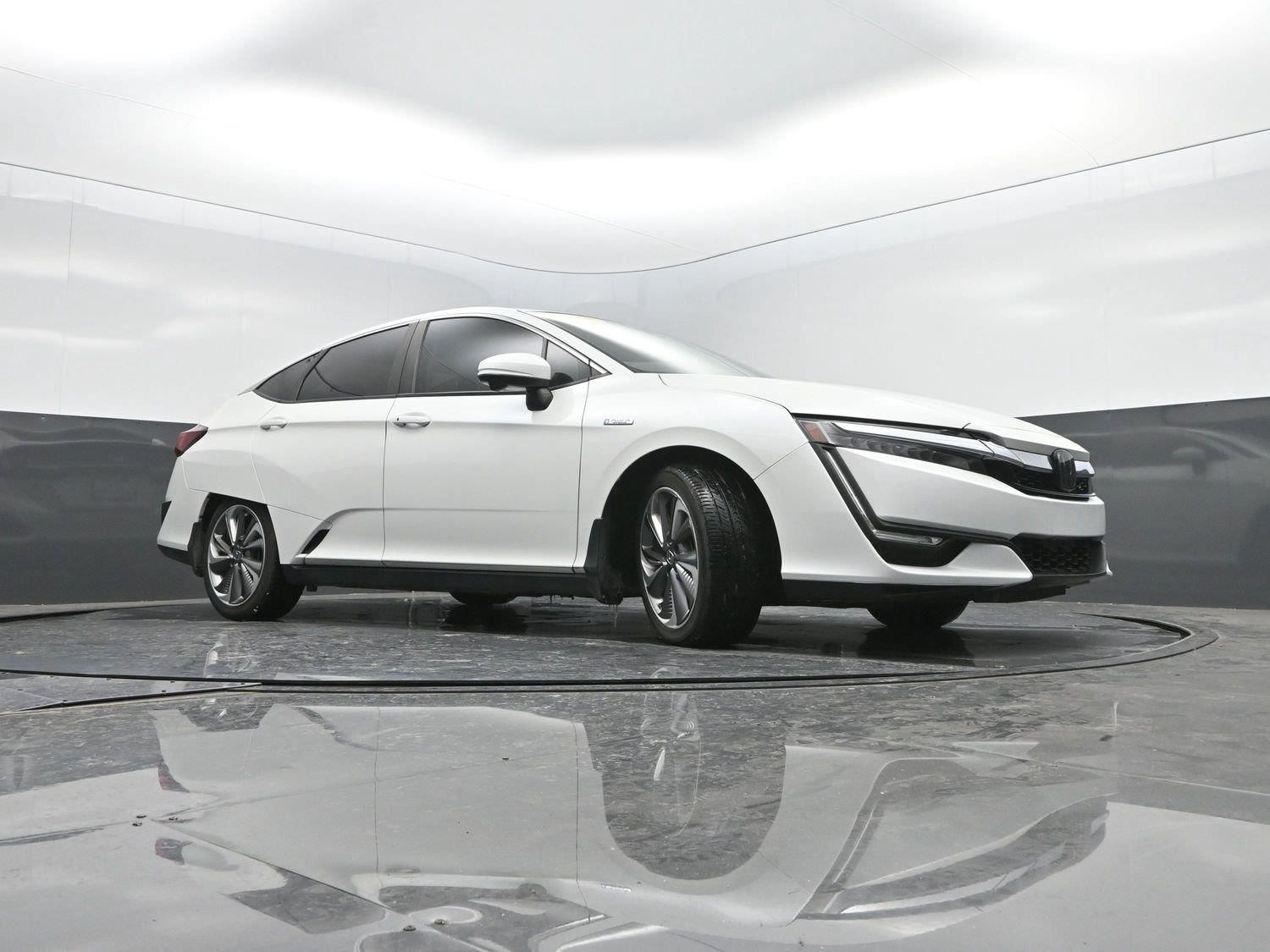 Used 2018 Platinum White Pearl Honda Touring image 36