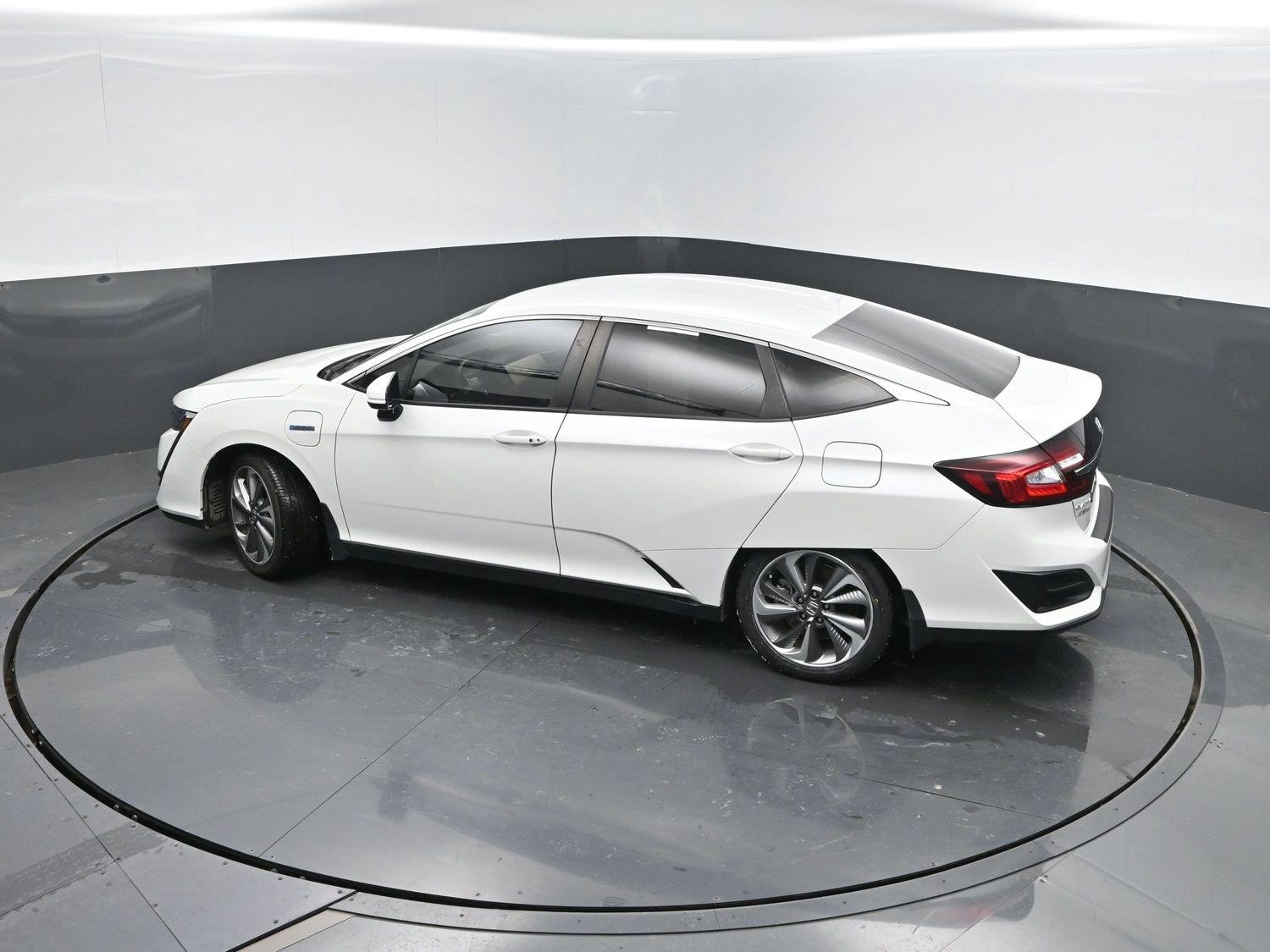 Used 2018 Platinum White Pearl Honda Touring image 38