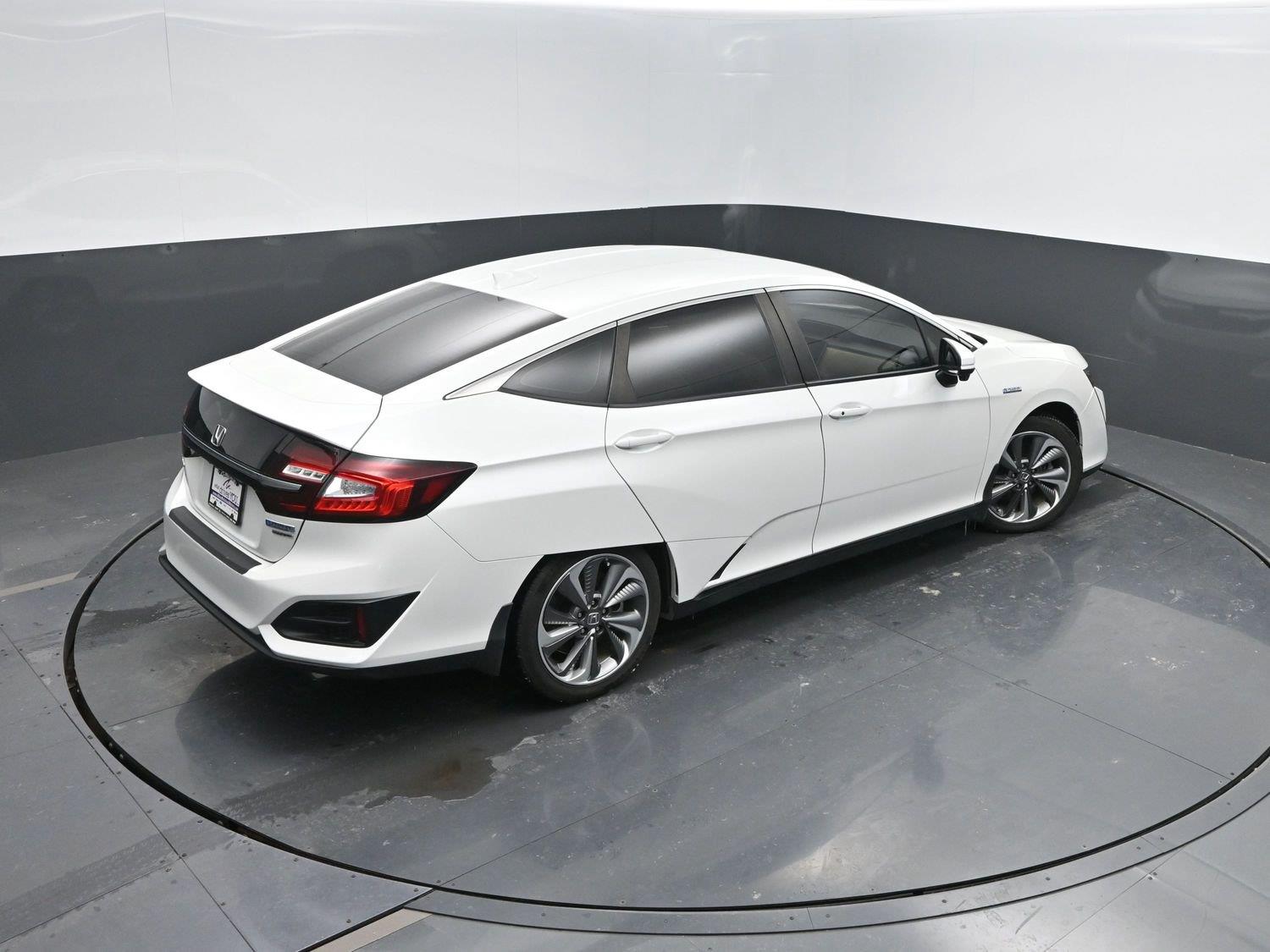 Used 2018 Platinum White Pearl Honda Touring image 39