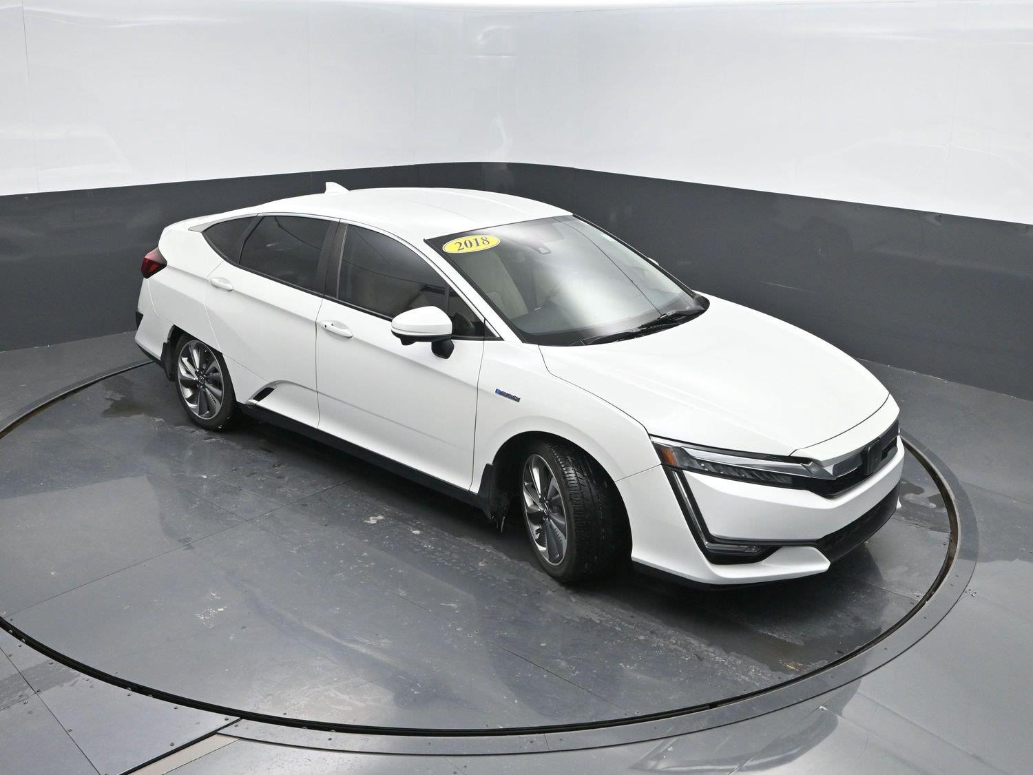 Used 2018 Platinum White Pearl Honda Touring image 40
