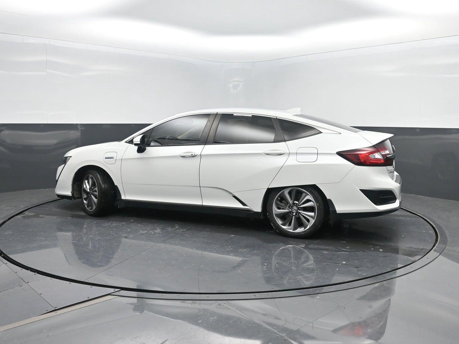 Used 2018 Platinum White Pearl Honda Touring image 41