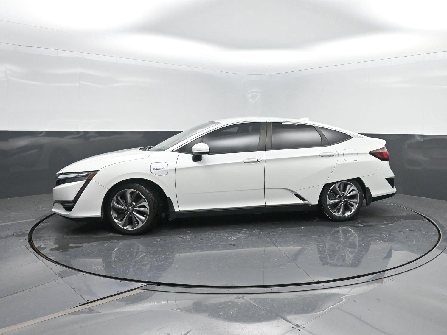 Platinum White Pearl 2018 Honda Clarity Hybrid Plug-In Sedan Front-Wheel Drive Continuously Variable Transmission
