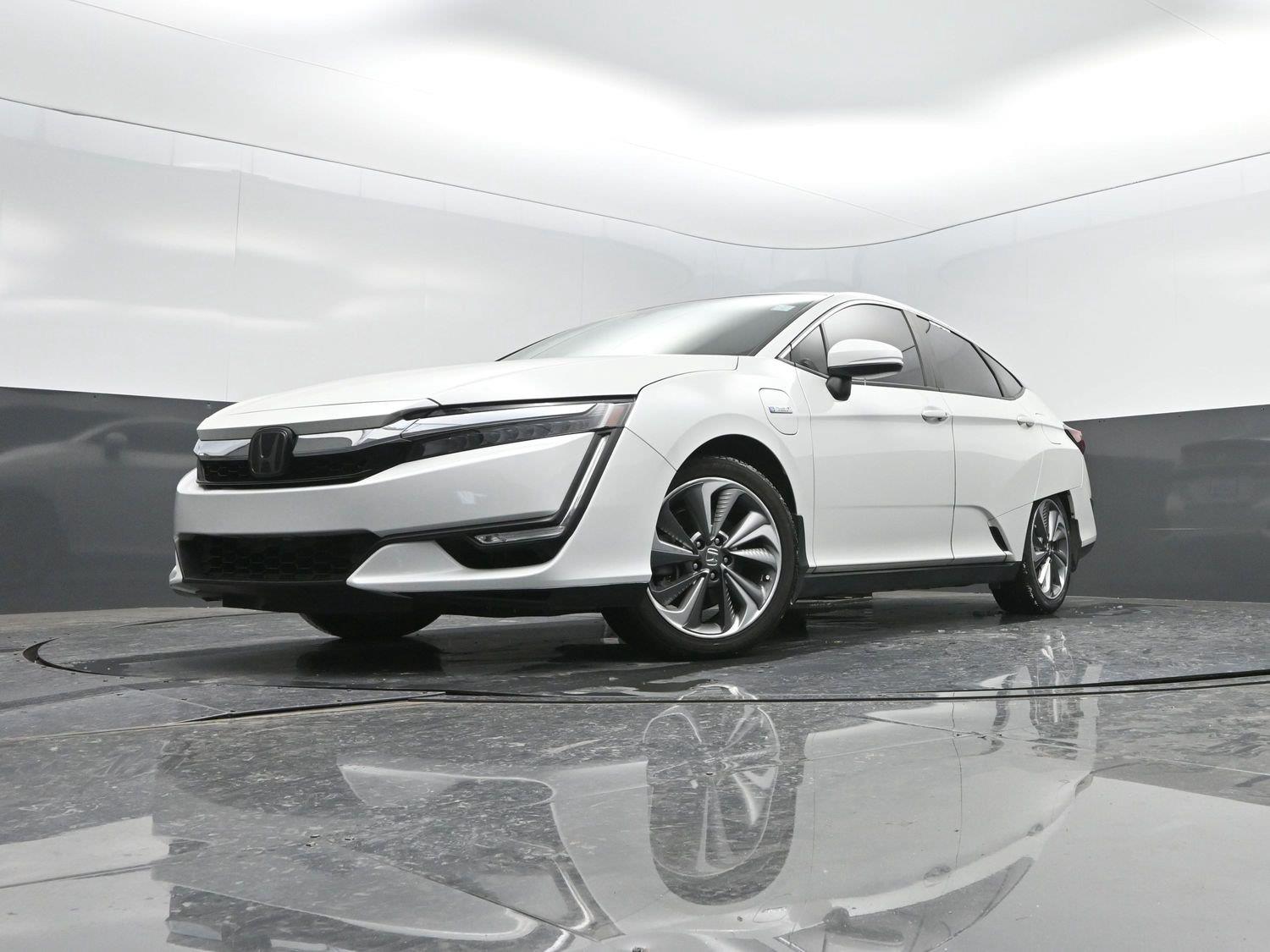 Used 2018 Platinum White Pearl Honda Touring image 44