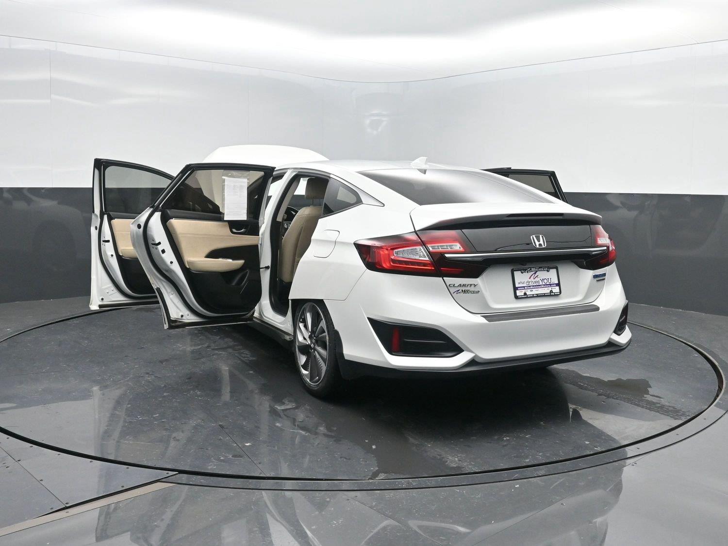 Used 2018 Platinum White Pearl Honda Touring image 46