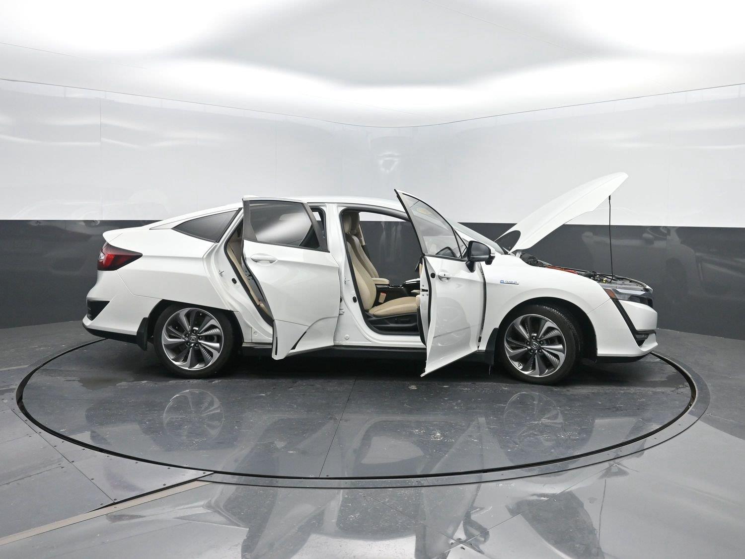 Used 2018 Platinum White Pearl Honda Touring image 47