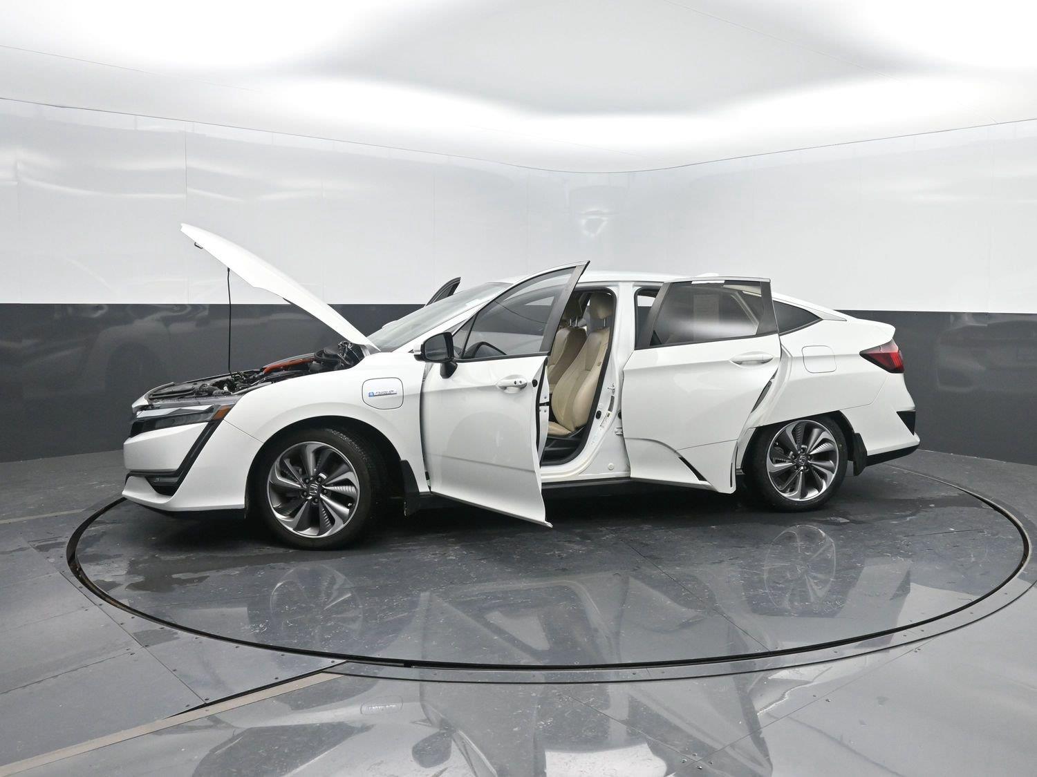 Used 2018 Platinum White Pearl Honda Touring image 48