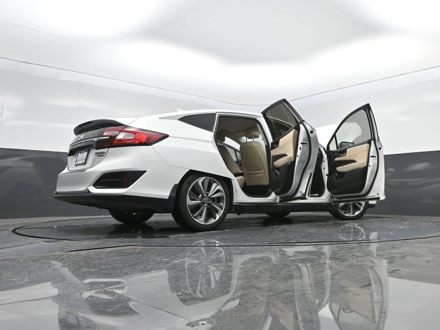 Used 2018 Platinum White Pearl Honda Touring image 49