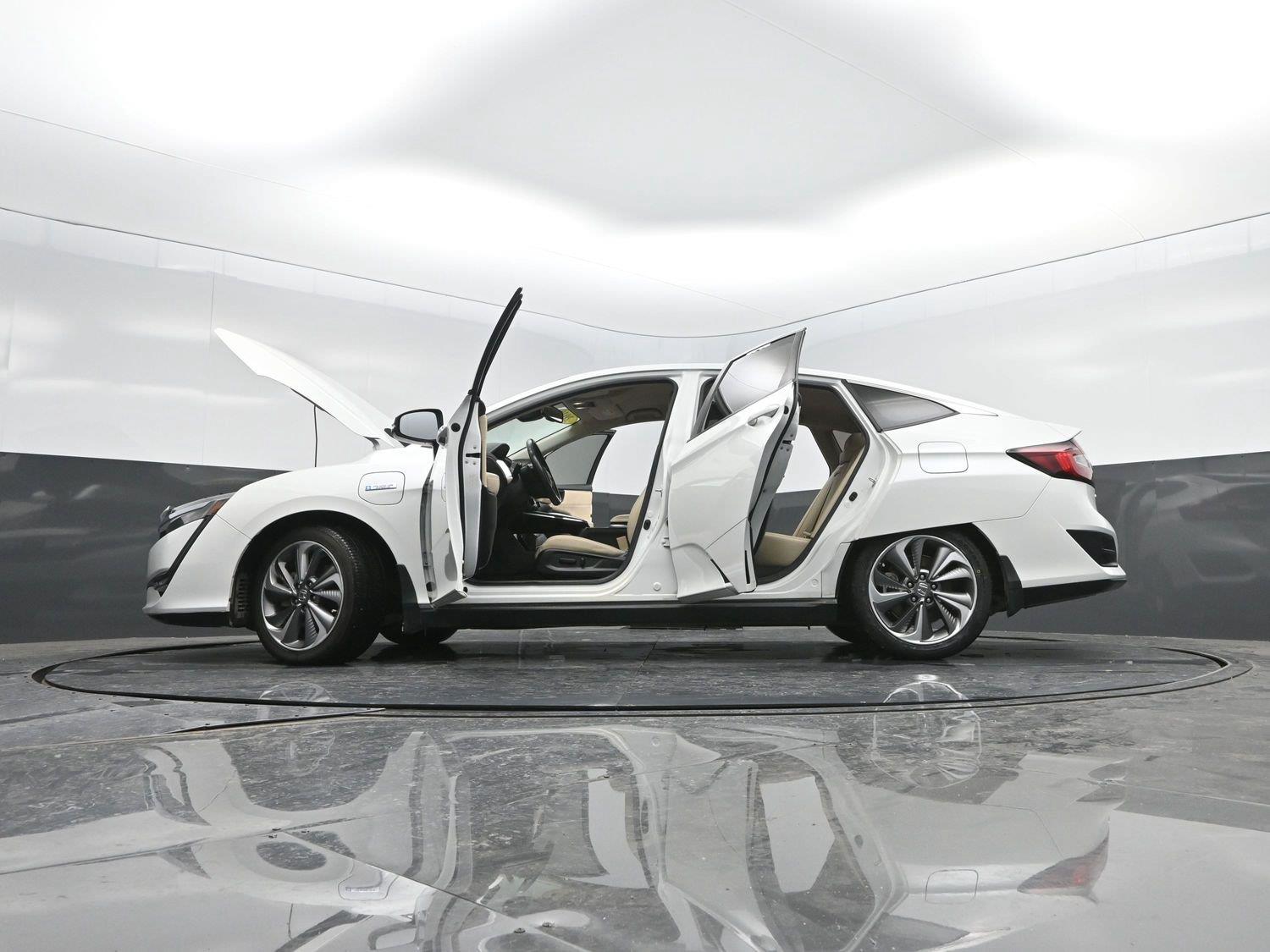 Used 2018 Platinum White Pearl Honda Touring image 50