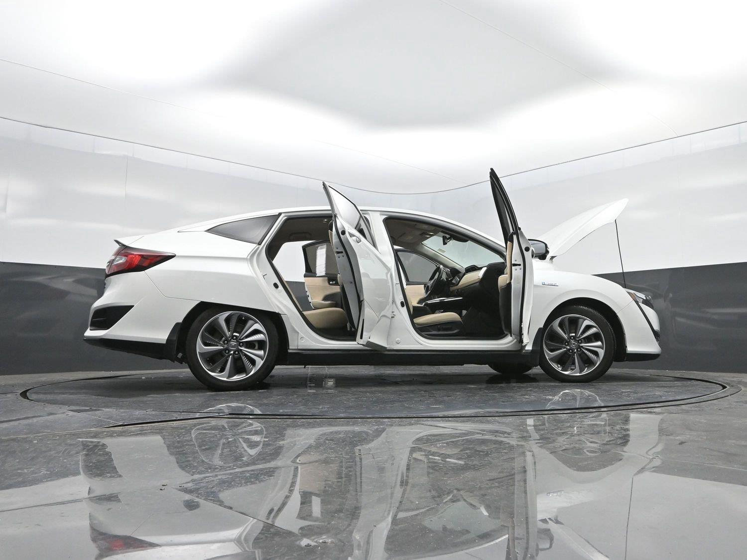 Used 2018 Platinum White Pearl Honda Touring image 51