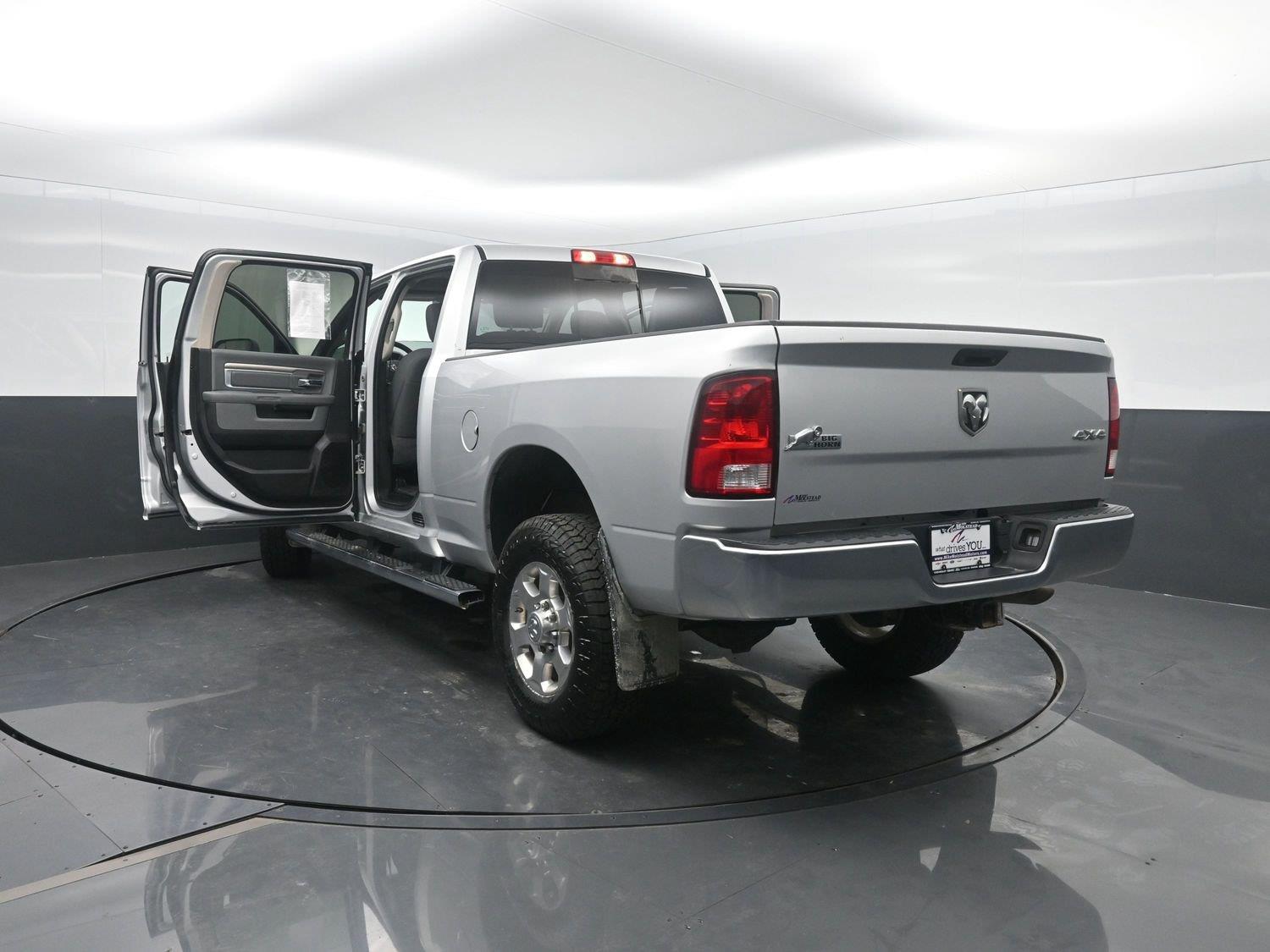 Used 2018 Bright Silver Metallic Clearcoat Ram Big Horn image 43