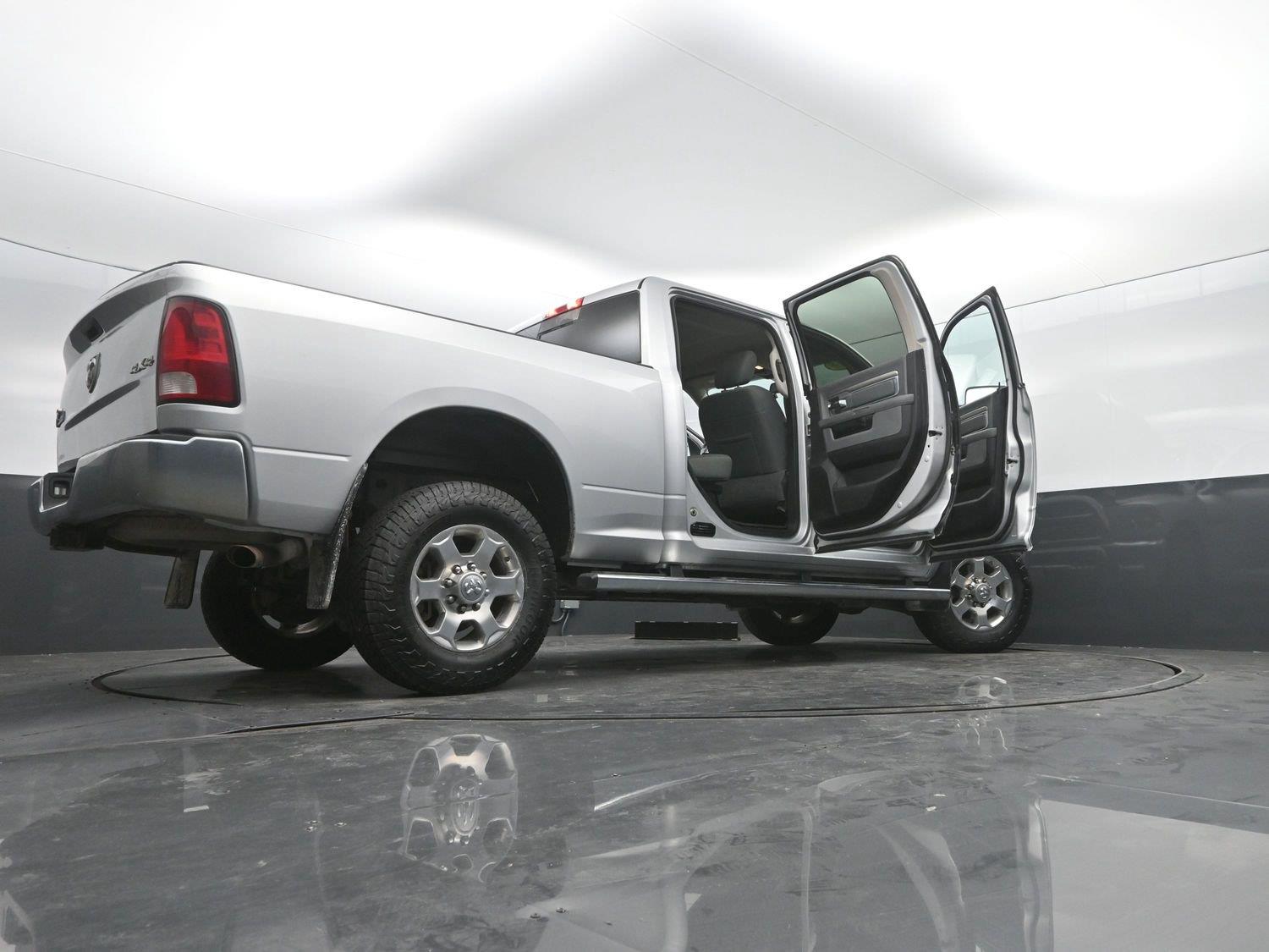 Used 2018 Bright Silver Metallic Clearcoat Ram Big Horn image 46