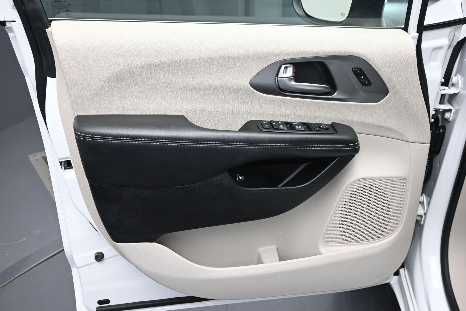 Used 2023 Bright White Clearcoat Chrysler Hybrid Touring L image 19